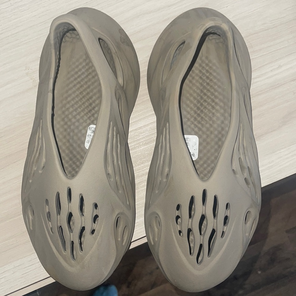 Yeezy slides size 6 worn very few times great condition
